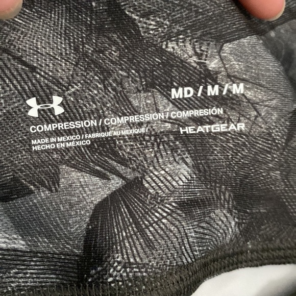 Under Amour Gray Patterned Capri - Picture 8 of 9